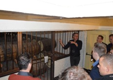 De opslag van de whiskey heeft twee sloten: een van de douane en een van de brouwerij zelf.