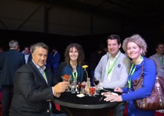 Kees Rijnhout (Jaguar), Wilma van den Oever (Groenten Fruit Huis), Dominicus Fennema en Liesbeth van den Akker (Abelan Fibor Packaging)