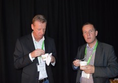 Hans van der Stok van Green Organics Johan Grootscholten van Green Career Consult aan het dessert.