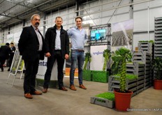 mar Smetyns en Michiel van Mol van Syngenta flankeren Nanne van Baar van The Greenery