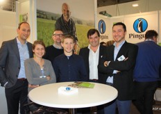 Het Pinguin-team. V.l.n.r.: Stefan, Sofie, Francis, Stijn, Koen en Matthias. Koen Dejonghe (tweede van rechts) geeft aan tevreden te zijn met de resultaten in 2015.