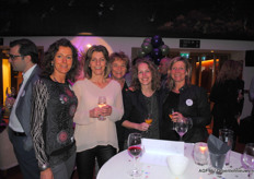 De dames van DOOR: Anoeska Duyvestijn, Patricia Gardien, Els van Weerdenburg, Ingrid van Weerden en Karin van Adrichem