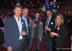 Ook LC Packaging had wel zin in een feestje. Op de fot Frank Rooling, Wim van der Hak, Michiel jacobs, Peter de Jong, Mariska Mulder