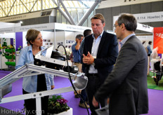 Silke Hemming and Bonnie Heeren explaining about the greenhouse systems