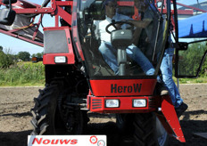 Nouws Mechanisatie komt uit Rijsbergen, waar de aardbeien demo-dag georganiseerd werd.