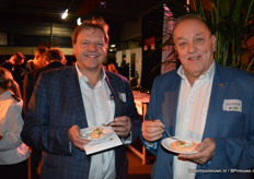 Zo - tijd voor een borrel! Daar weten Bert Strikkers (Alumat Zeeman) en Michel van Spronsen (Glascom) wel raad mee.