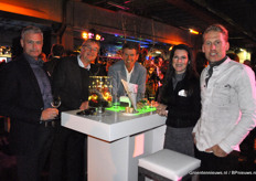 Peter van der Weijden (Topcolor Breeding) en Bert Koeze (Royal van Zanten), Dirk Hogervorst (Dummen Orange), Karin van der Eijk en Tim Geuzebroek (VDE Plant)