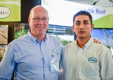 Richard Vollebregt en Luis Gaxioli van Cravo. De kassenbouwer is steeds actiever in de berryteelt in Mexico en heeft Luis (een voormalig medewerker van Dricoll's) aangetrokken om beginnende telers te ondersteunen in het gebruik van de Cravo kassen.