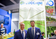 Cesare Ghizzi en Mateo Lucchini bij de stand van de Italiaanse kassenbouwer Idromeccanica Lucchini.