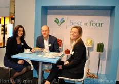 Silvia Janssen-Voorbij van Kompany begint de dag met een bakkie bij Ton van Dalen en Suzan Oosterom van Best of Four