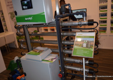 HortiMax stelt aan u voor: CleanLite. Een zuiveringsinstallatie die gewasbeschermingsmiddelen gaat verwijderen uit het lozingswater. De CleanLite is voorzien van het certificaat ‘erkende installatie’ door de Beoordelingscommissie Zuiveringsinstallaties Glastuinbouw (BZG)