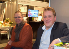 Collega Daan bewaakt de stand en Marcel de Jong van Up'Ness bezoekt de stand.