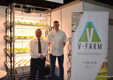 Stephen Fry en Michal Kaminsky van V-Farm, actief in vertical farming