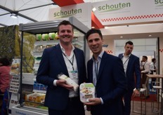 Peter Schouten (l) en Niels Nieuwesteeg van Schouten, het bedrijf produceert al 25 jaar vleesvervangers. De laatste innovaties zijn de combinaties van peulvruchten (bonen, linzen) en groenten.