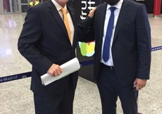 Ambassadeur Matthijs van Bonzel met Raúl Calleja, directeur van Fruit Attraction.