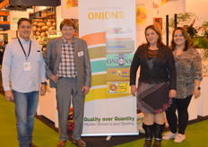 Jose Blassis, Rene Vanwersch, Borja en Amalie van Mulder Onions BV. Mulder legde tijdens de beurs de focus op de eigen merken: Superior, Quality Onions, JV Onions, Mulder Holland en Mulder Onions.