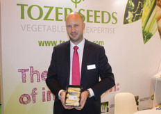 Robin Bartels van Tozer Seeds toont hier de mini-pastinaak