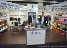 Pieter van Staalduine & Ronald Vreugdenhil stonden weer met hun uitgebreide assortiment potten en trays op de beurs.