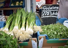 "Postelein is een echte Hollandse voorjaarsgroente. "Ik ben nog de enige marktkramer met echte Hollandse seizoensgroenten", vertelt Gerard."