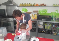 In de Foodtruck van Mama Mascha konden kinderen een gezonde smoothie maken