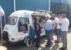 De nieuwe gemeenteraad van Lansingerland krijgt tijdens de VIP tour een lekkere lunch van Rob&Bob aangeboden