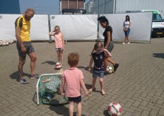 Voetballen met het team van Touzani