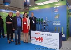 Veha Plastics had news, because Bert van Herwijnen as former owners transfers the company to Regina Nieuwmeijer. On the picture from left to right: Hilde van Steijn (Dosatron), Bert van Herwijnen, Regina Nieuwmeijer and Jean Luc Launois (Dosatron).