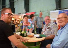 Jeffry Boerma heeft de kleinste groentespeciaalzaak van Nederland vertelt Frans Bolder van Postuma. Medewerker Xandra van de Kreke en de vader van Jeffry waren ook mee gegaan naar VEG.