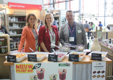 In de stand van Lukassen werd het stoofassortiment van Ranfru gepromoot. Stoofappel, appelmoes, stoofperen, Tutti Frutti en Appel Compote. Rechts Paul Dekker van Selection Foods