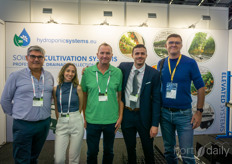 Veronica Gil en Antonio Garcia van Hydroponic Systems kregen bezoek van team Biogrow: Fabrice Fievre, Benjamin Blanchard en Martin Carniel 