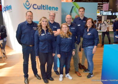 Klaasjan Lautenbach, Yentl Blokstra, Remy Maat, Michelle Riedelsperger, Ruud van Gils, Thom van Wesel en Mariëlle Klijn van Cultilene. Substraatproducent Saint-Gobain Cultilene en substraatsensorleverancier Growficient slaan de handen ineen in een nieuw partnership. 