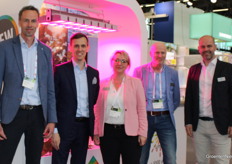 Sorry Vera Bouklakova, niet de beste foto zagen we pas na de beurs, maar wel een unieke foto want hoe vaak ging je op een beurs al met Cees-Jan van den Dool op de foto? Team Hortilux presenteerde Hortilux NxtLED.