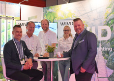 Joakim Wincent, Erik Wikstrom en collega van Wivid samen met Adam Sandstrum en Janne Makilo van de Primo Group, LED-upgrade en kosteneffectieve verlichting 