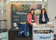 Maja Rischer en Peggy Barenklau van Microfluidic ChipShop