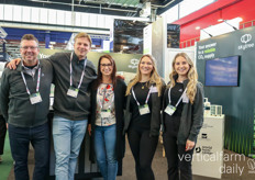 In vergelijking tot vorig jaar is het Skytree team enorm gegroeid met hier op de stand; Fred van Veldhoven, Ot Messemaker, Lucie Jechova, Estee Chaikin en Camille Hanna   