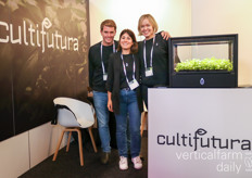 Alessandro Palombelli, Irene Ferri, en Emilia Konert met Cultifutura kwamen dit jaar met een ietwat kleiner model dan voorheen. De Italiaanse startup heeft zich nu voornamelijk meer gericht op de B2C markt met hun teeltproduct.