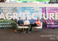 Het Agritecture team met Henry Gordon-Smith, Niko Simos, en Albert Jose Lopez 