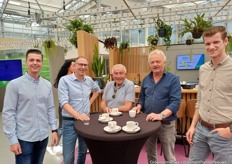 Tim Kreuger, Micha van Nieuwkerk (Van der Ende Group), Bas Meijndert (Horti Consultancy), André Flinterman (Flinterman Groeilicht Advies) en Rick Oomen (Philips Horticulture)