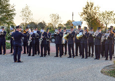 Onthaal bij terugkomst door het Fanfarekorps van Hout-Blerick. Jan is beschemheer van deze mooie muziekvereniging.