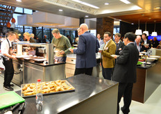 Nu vol in bedrijf met een heerlijk diner buffet.