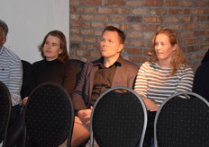 Deelnemers nemen plaats in de kelder van de Escape factory, Michiel Witmer van Groen Agro Control, Cindy van Rijswick van Rabobank, Hans Driessen van BASF Vegetable seeds en Sanne van der Veer van Van Nature