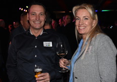 Marco Geeratz (Ludvig Svensson BV) samen met Natalie vd Bos (Royal FloraHolland)