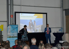 Helma Verberkt (Glastuinbouw Nederland) en Thijs Simons (voorheen van Plantum, sinds kort werkzaam bij SIA) probeerden de zaal mee te kregen met een interactieve sessie over de diverse onderzoeken die gaande zijn op plantgezondheidsgebied. Echte interactie kwam niet op gang, later tijdens de posterpresentaties en workshops wel.