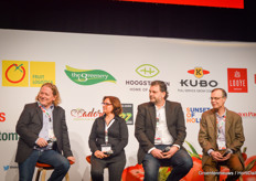 Op het hoofdpodium was het om 12 uur tijd voor een paneldiscussie met een viertal veredelingsbedrijven, vertegenwoordigd door Jörg Werner (Rijk Zwaan), Pilar Checa (Syngenta), Cees Kortekaas (Axia Vegetable Seeds) en Hans Verwegen (Enza Zaden). Het ging onder meer over het communiceren bij de verkoop van een product. “Wij als veredelingsbedrijven kunnen dat stukje communicatie wel zo goed mogelijk voorbereiden, maar wij zijn niet de partij die het moet uitvoeren. Dat is een taak voor de retail, waarbij wij wel kunnen helpen.”