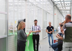 Eugenie Dings van (Gerdi Consult) en Sergio Harinck van Vertify bespraken onderzoek naar de effecten van nutriënten op ziekten, plaagorganismen en hun bestrijders in gerbera en komkommer.