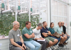 De opmerkelijke ondersteboventeelt van Biomic Agritech draait dit jaar opnieuw. De tomaten zijn inmiddels ingeruild voor komkommers. 