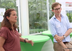 Margreet Schoenmakers van Glastuinbouw Nederland en Alexander Tuyll van Serooskerken van Wageningen University & Research. 