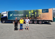 GrowOrganiX bestond op 1 augustus offiicieel 1 jaar en had ook de vrachtwagen strategisch opgesteld.