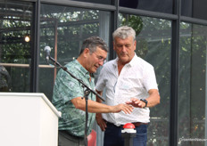 Peet en Leo van Adrichem mochten de officiële openingshandeling uitvoeren. 