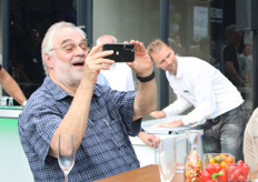 John van Santen van Metazet zorgt op de achtergrond voor een toepasselijke roffel.